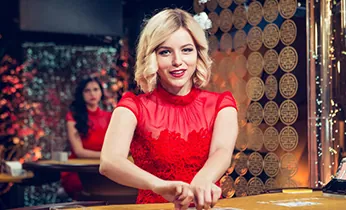 Võ sĩ MMA đang thi đấu trong lồng bát giác